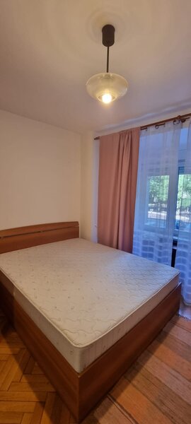 Unirii, Piata Constitutiei,