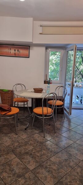 Unirii, Piata Constitutiei,